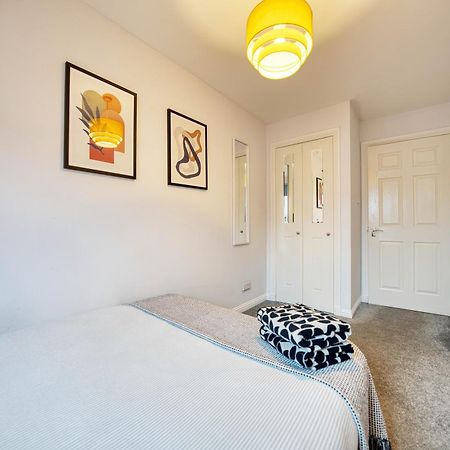 Appartamento Modern 2 Bed Flat With Free Parking Glasgow Esterno foto
